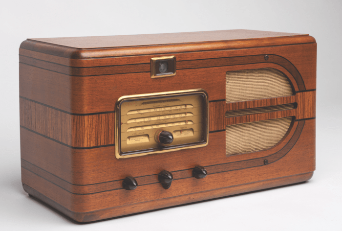 Art Deco radio