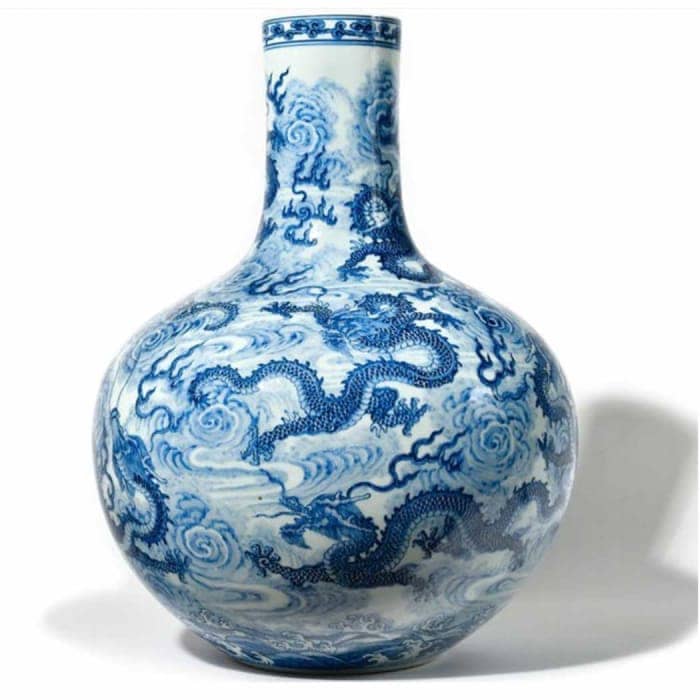 ‘Ordinary’ Chinese Vase Shocks the World, Sells for $8.8 Million at Auction
